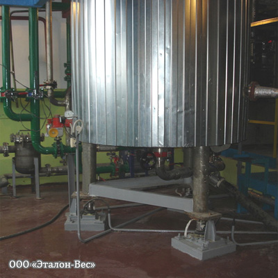 Весовые дозаторы для дозирования жидких компонентов (установка). Можно дозировать химически активные компоненты.